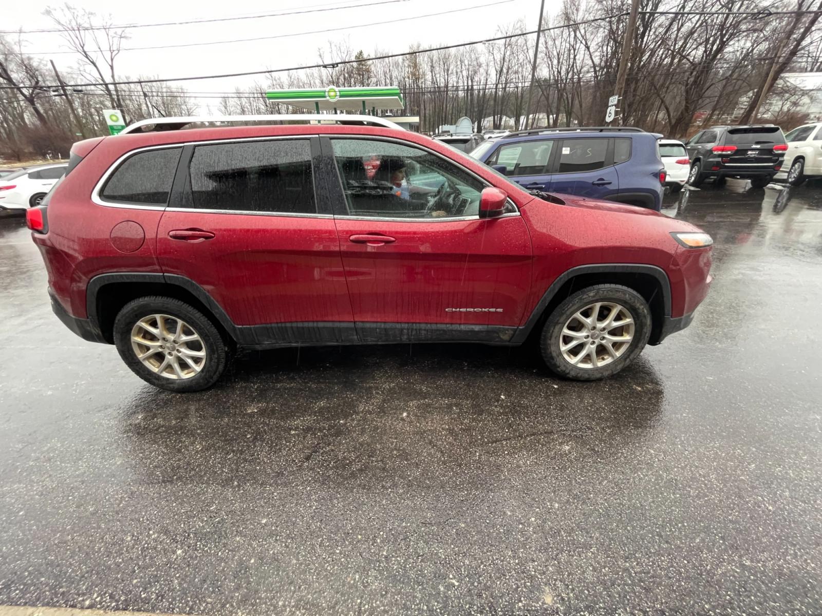 2014 Red /Black Jeep Cherokee Latitude 4WD (1C4PJMCB7EW) with an 2.4L I4 DOHC 16V engine, 9-Speed Automatic transmission, located at 11115 Chardon Rd. , Chardon, OH, 44024, (440) 214-9705, 41.580246, -81.241943 - This 2014 Jeep Cherokee Latitude with 4WD and the 2.4L engine paired with a 9-speed automatic transmission offers a blend of off-road capability and on-road comfort. The Active Drive I system enhances stability and traction in various conditions, while the LED daytime running lights and LED tail lig - Photo #5